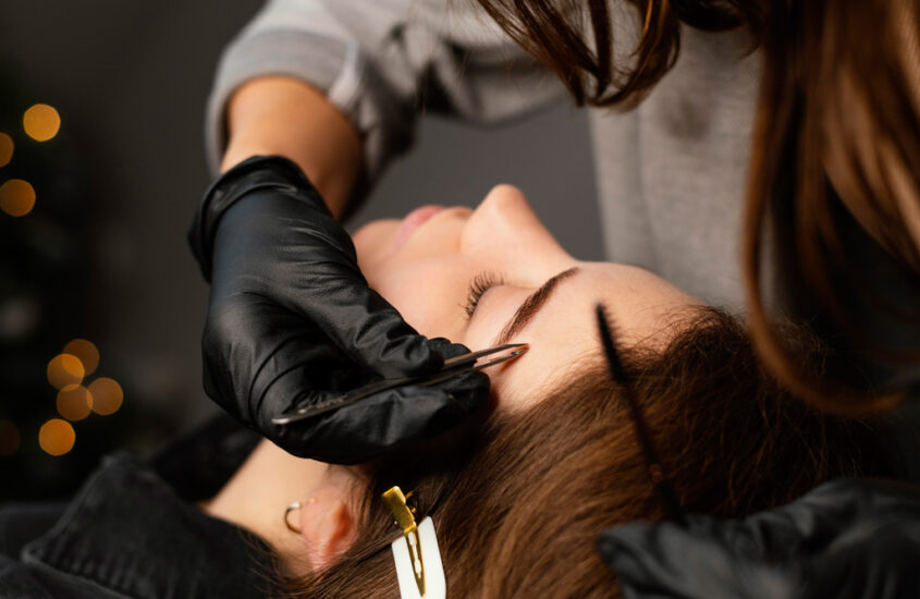 Everything You Need to Know About Eyebrow Tinting