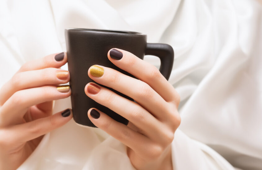 “Hot Chocolate” Nails Are the Perfect Neutral Mani Trending for Winter